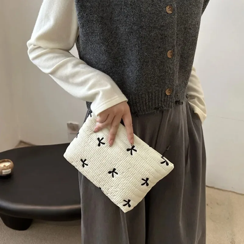 Leuke make-uptas met ritssluit - Embroidery Bag recensie en prijs