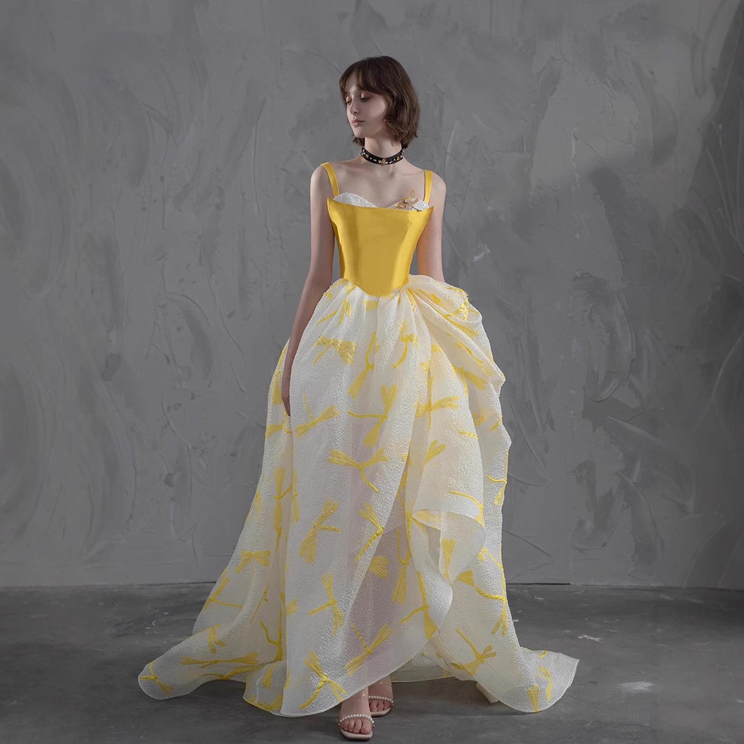 Elegante gele satijnen topjurk - Embroidery Yellow Dress recensie en prijs
