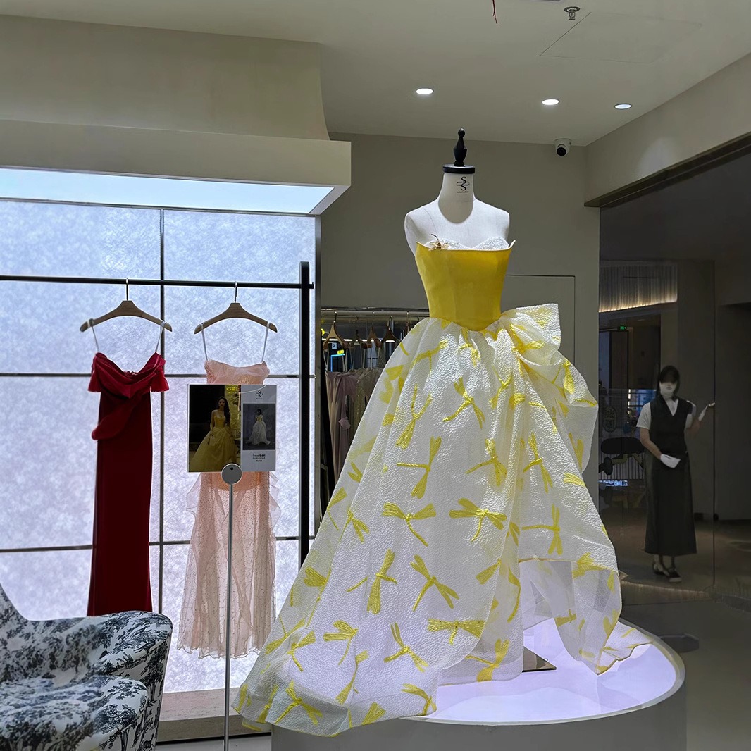 Elegante gele satijnen topjurk - Embroidery Yellow Dress recensie en prijs